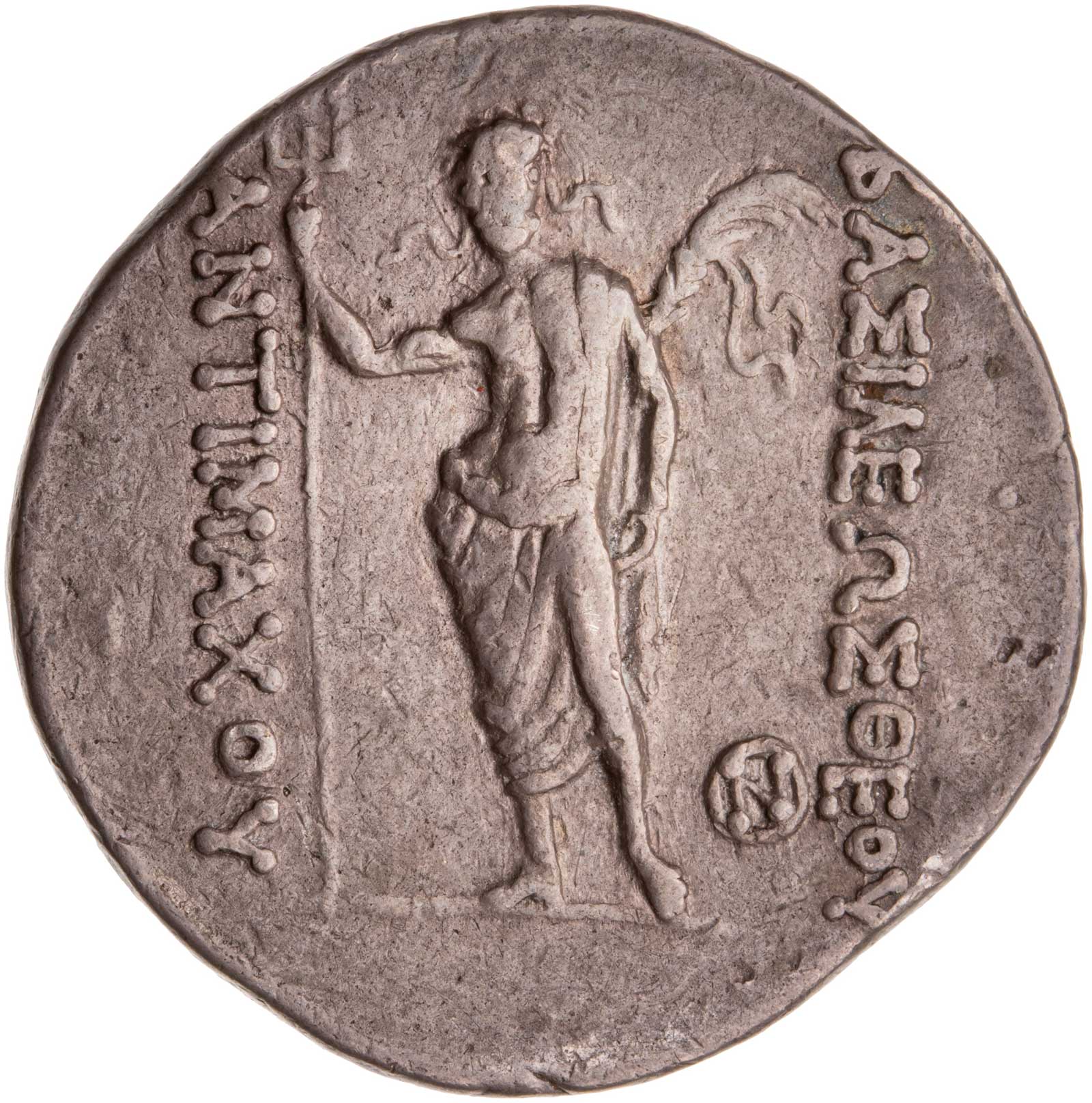 Αργυρό νόμισμα του βασιλέα Αντιμάχου Α΄ της Βακτρίας, 185–170 π.Χ., Συλλογή Θ. Αραβάνη (© Υπουργείο Πολιτισμού / Εφορεία Αρχαιοτήτων Ημαθίας)
