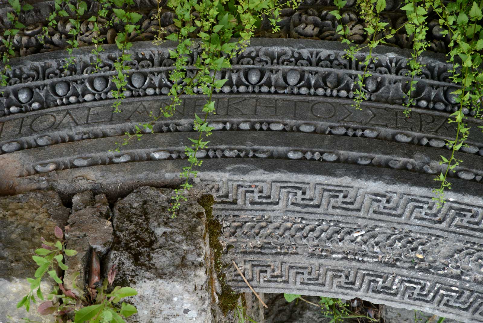 Ενεπίγραφο αρχιτεκτονικό μέλος από την πόλη της Αττάλειας (© Υπουργείο Πολιτισμού Τουρκίας (φωτογραφία Α. Κοτταρίδη))

