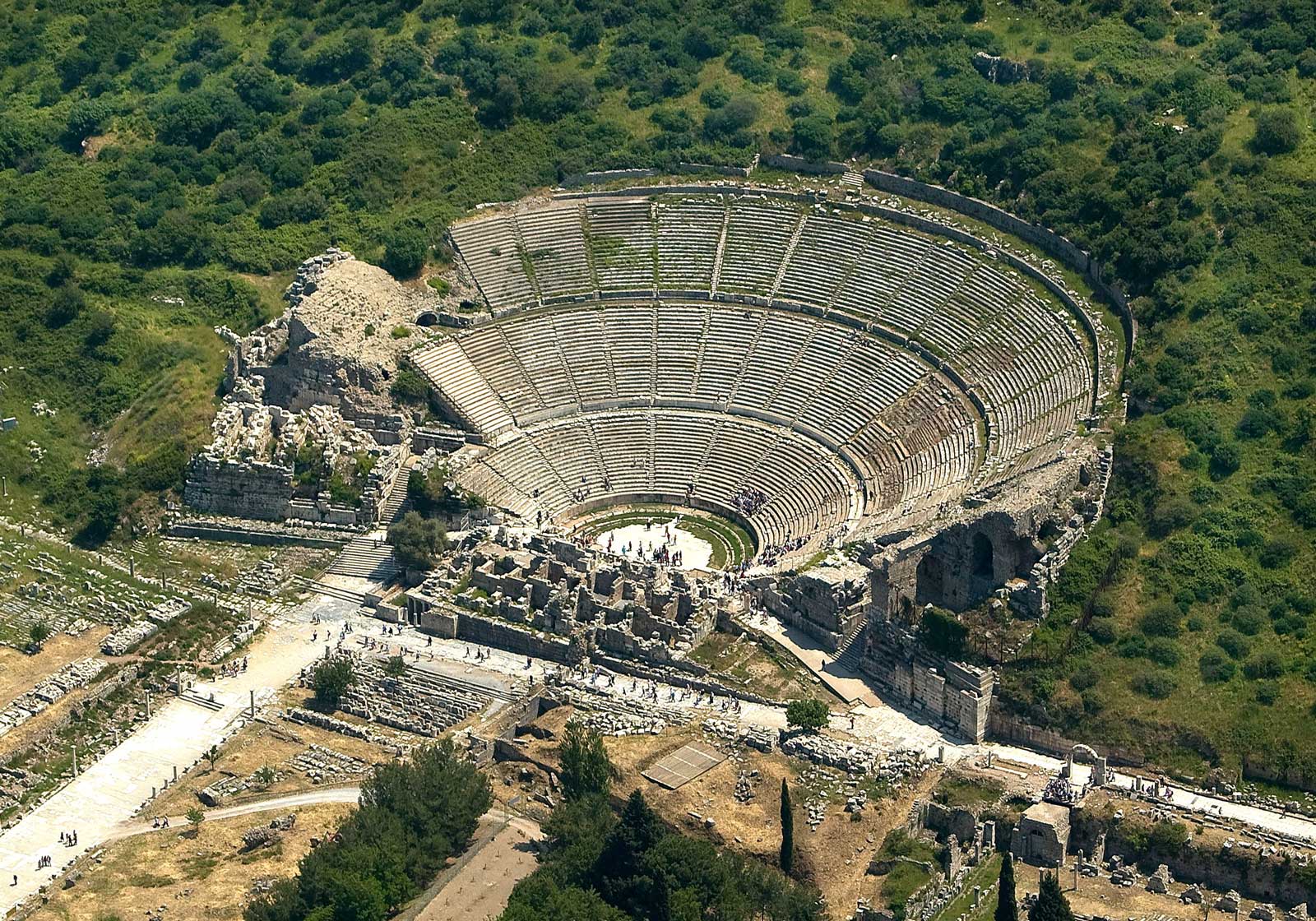 Άποψη του θεάτρου της Εφέσου, ελληνιστική-ρωμαϊκή περίοδος (© Υπουργείο Πολιτισμού Τουρκίας/Αυστριακό αρχαιολογικό Ινστιτούτο)
