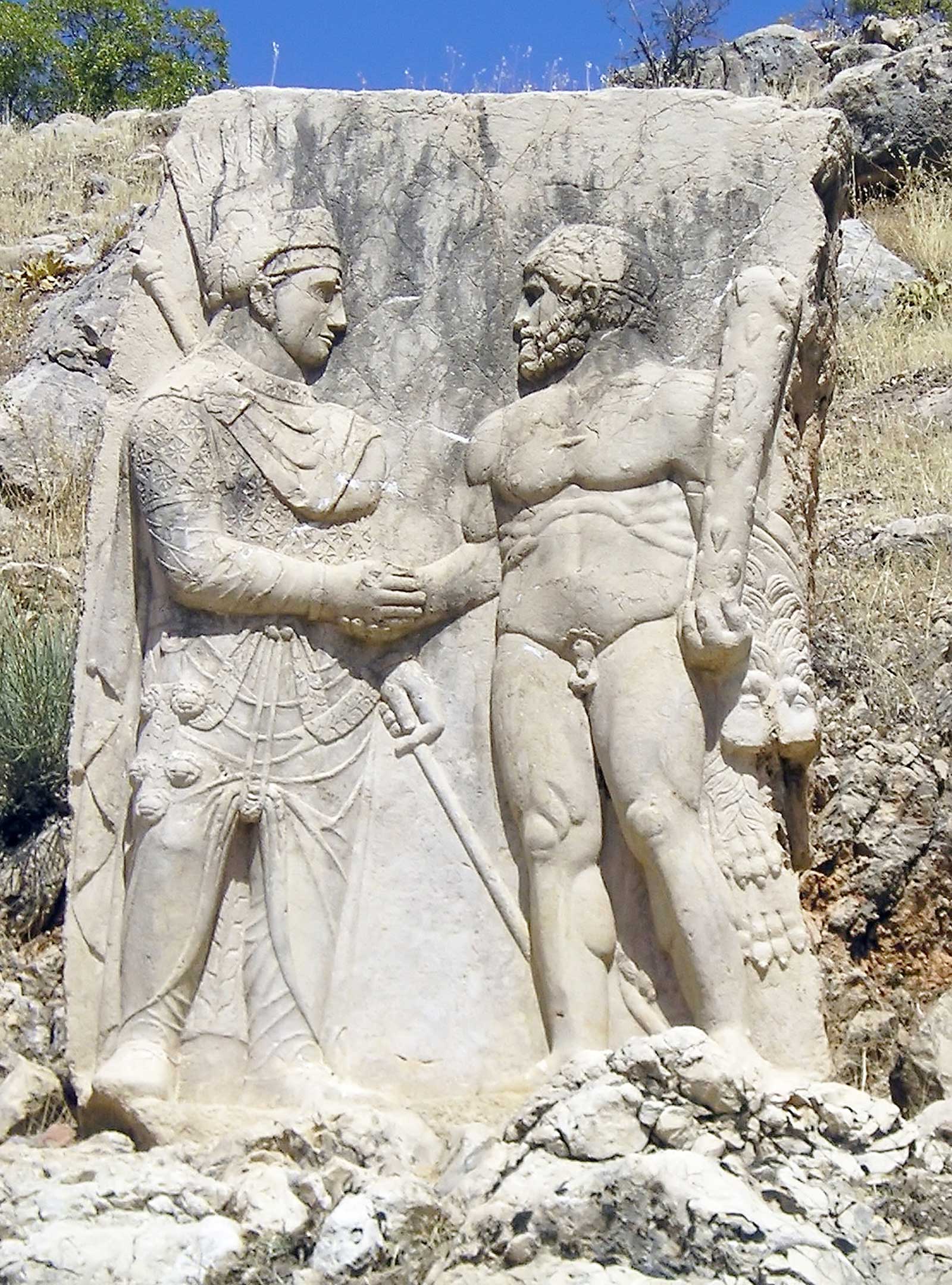 Αρσάμεια, ανάγλυφο με σκηνή χειραψίας του Αντιόχου Α' βασιλέα της Κομμαγηνής και του Ηρακλή, 1ος αι. π.Χ. (Flickr, Verity Cridland, CC BY 2.0)
