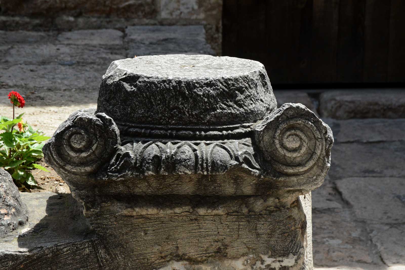 Ιωνικό κιονόκρανο από οικοδόμημα στην Αλεξάνδρεια στην Ισσό (Αλεξανδρέττα) που ιδρύθηκε το 333 π.Χ. (© Υπουργείο Πολιτισμού Τουρκίας)
