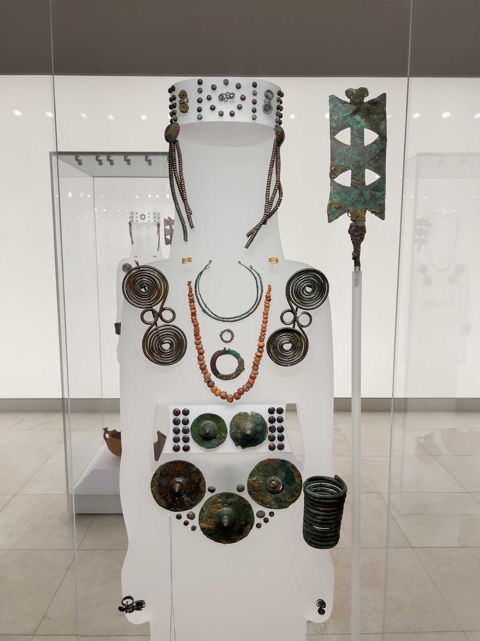 Αιγές, "Δέσποινα" της Εποχής του Σιδήρου, 1000-700 π.Χ. (© Υπουργείο Πολιτισμού / Εφορεία Αρχαιοτήτων Ημαθίας)
